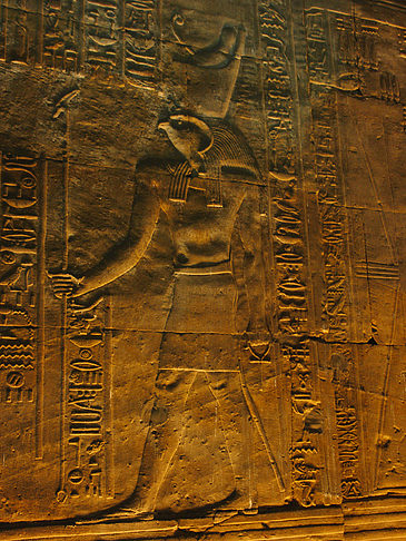 Hyroglyphen im Horustempel Fotos