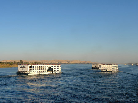 Schiffe und Boote