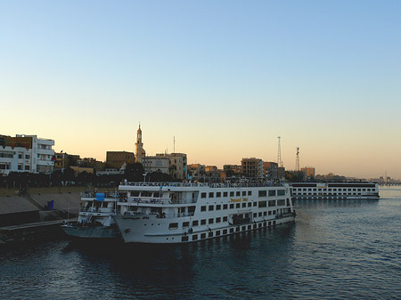 Schiffe und Boote