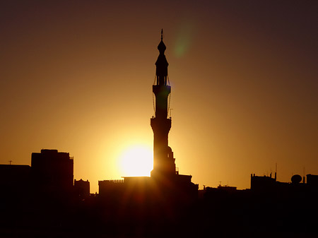 Sonnenuntergang über der Stadt Fotos