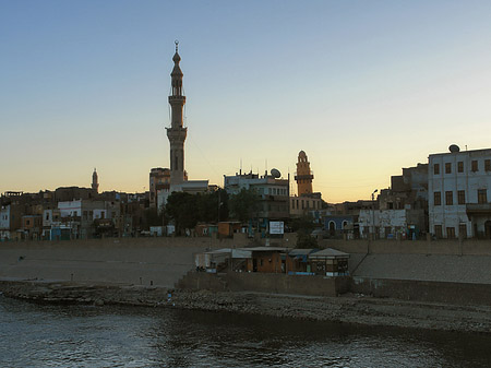 Stadt mit Moschee Foto 