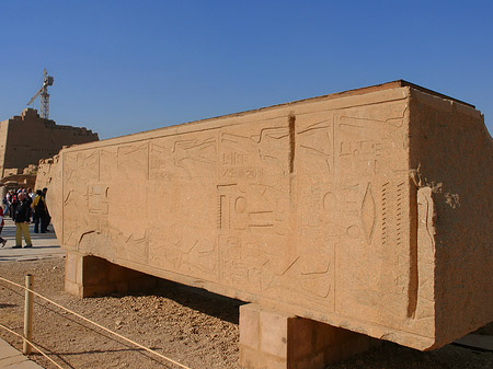 Fotos Umgekippter Obelisk