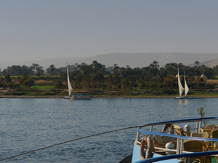Fotos Berg vom Schiff aus | Luxor