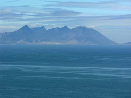 Der Tafelberg hinter dem Meer Fotos